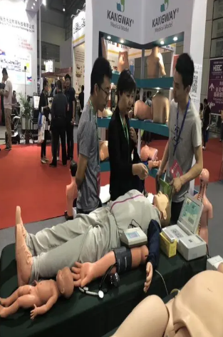 心肺復(fù)蘇模擬人.png